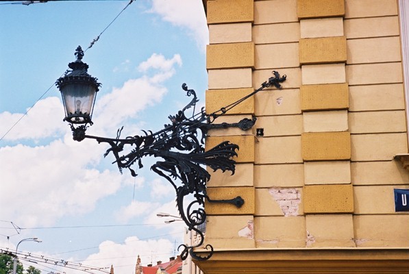 "Die Drachenlampe" im Zentrum der Stadt Hradec Králové.